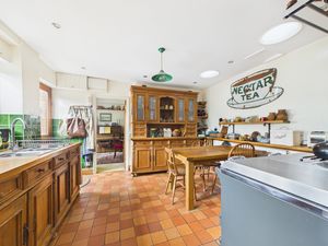 Kitchen- click for photo gallery